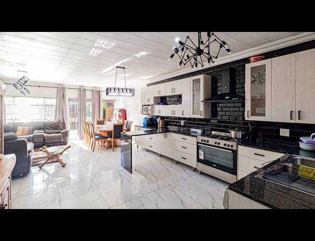 3 BEDROOM TOWNHOUSE FOR SALE IN BRACKENDOWNS